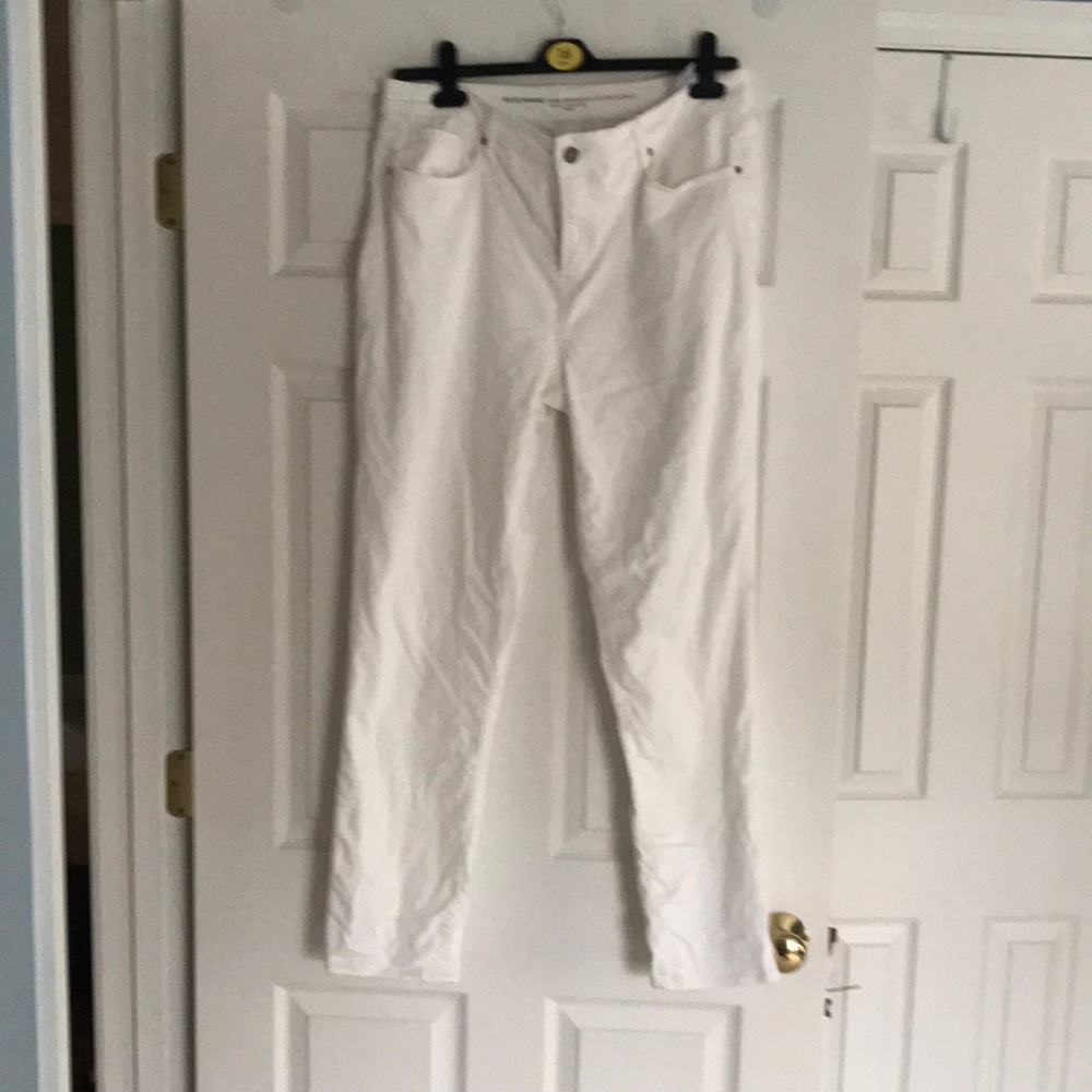 Chico’s So Slimming Girlfriend Slim Leg Ankle Jeans
